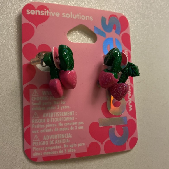 Claire’s cherry heart sensitive solutions earrings - Picture 3 of 3